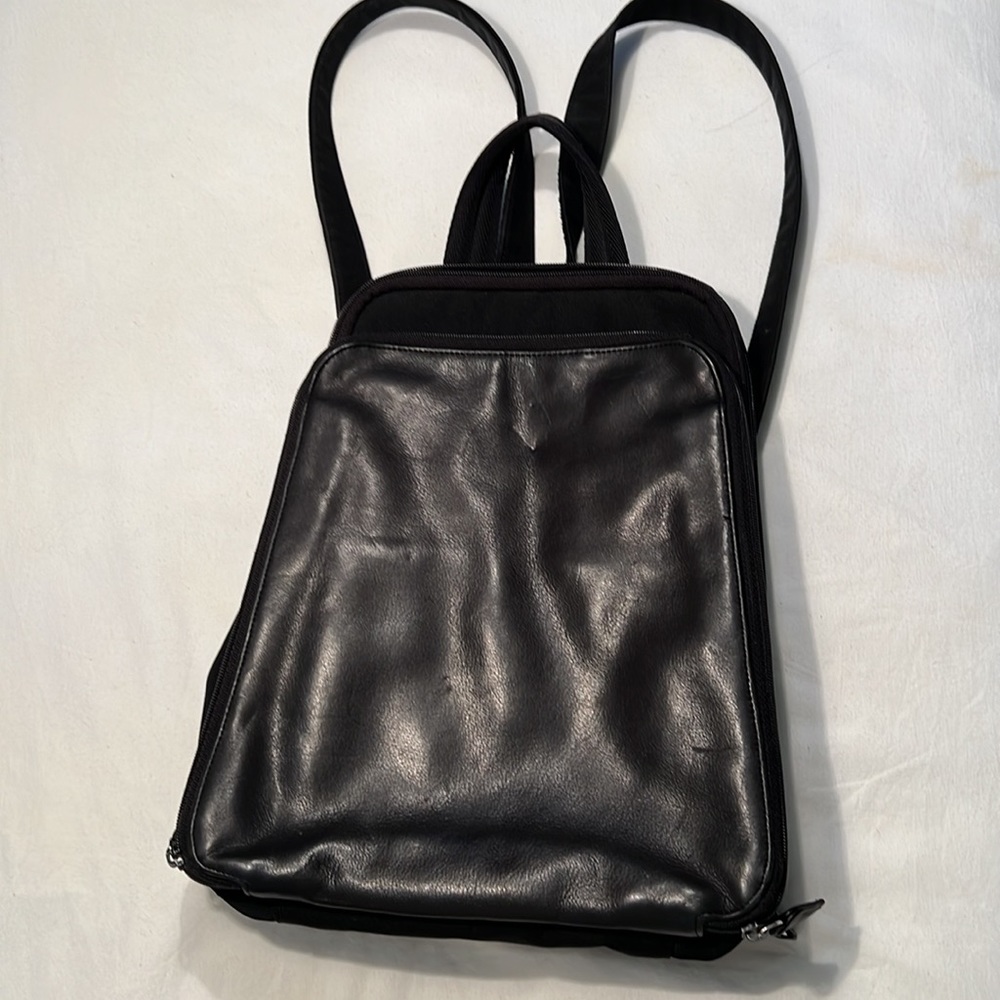 111 State Backpack Black